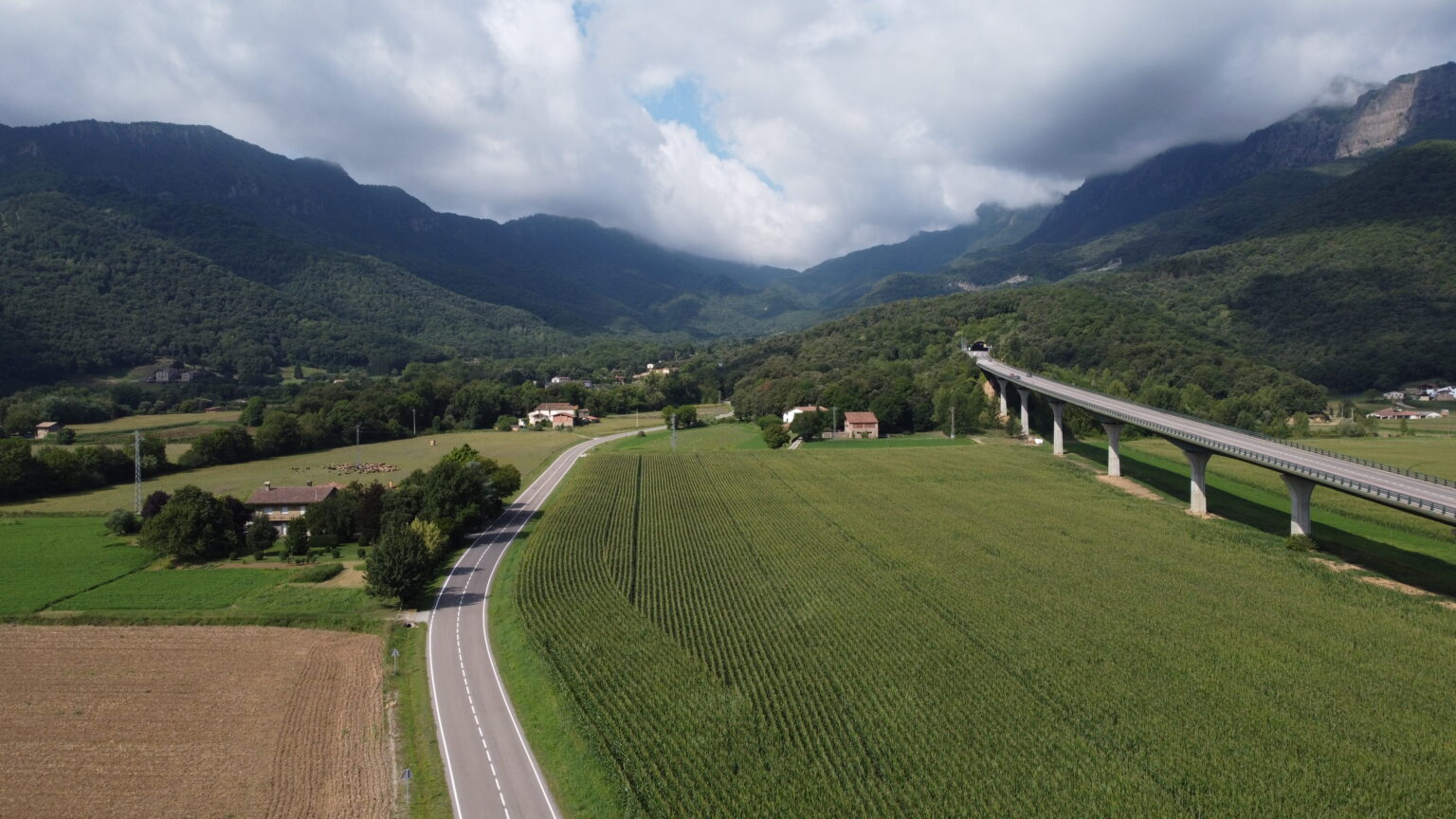 Vista aèria del volcà Montsacopa